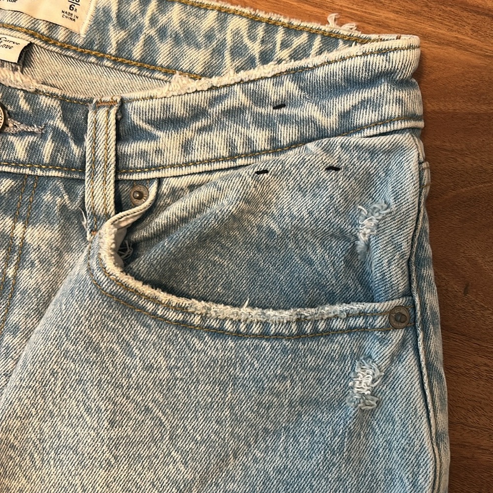 NWOT! A&F The 90s Relaxed Jean High Rise. Size 28/6. - Picture 5 of 8